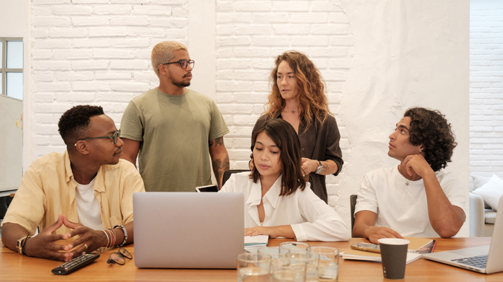 How to Find the Best Social Media Marketing Firms in Tampa (And Why DEZERV.co Tops the List)